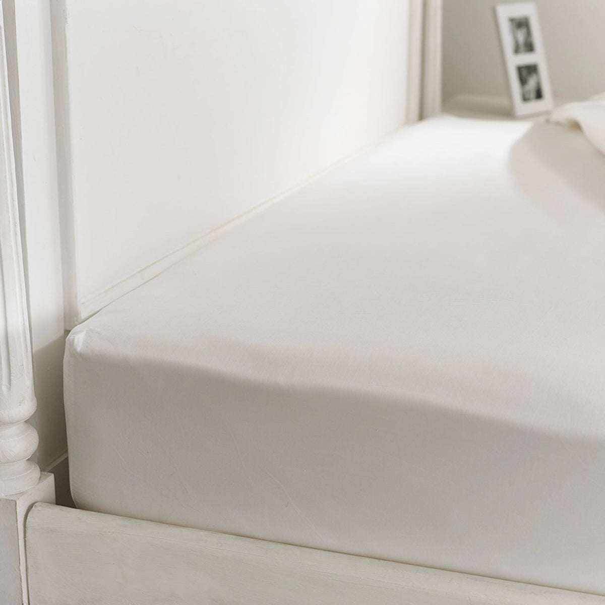 The Lyndon Company Mayfair White Cotton Sateen 800TC Deep (32cm) Fitted Sheet