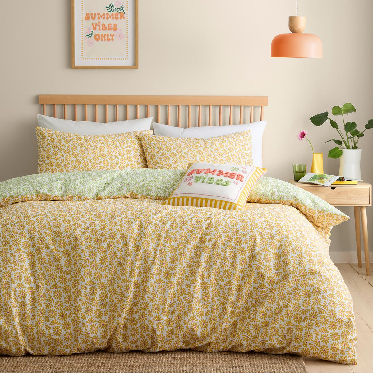 Retro Daisy Floral Yellow Reversible Duvet Set