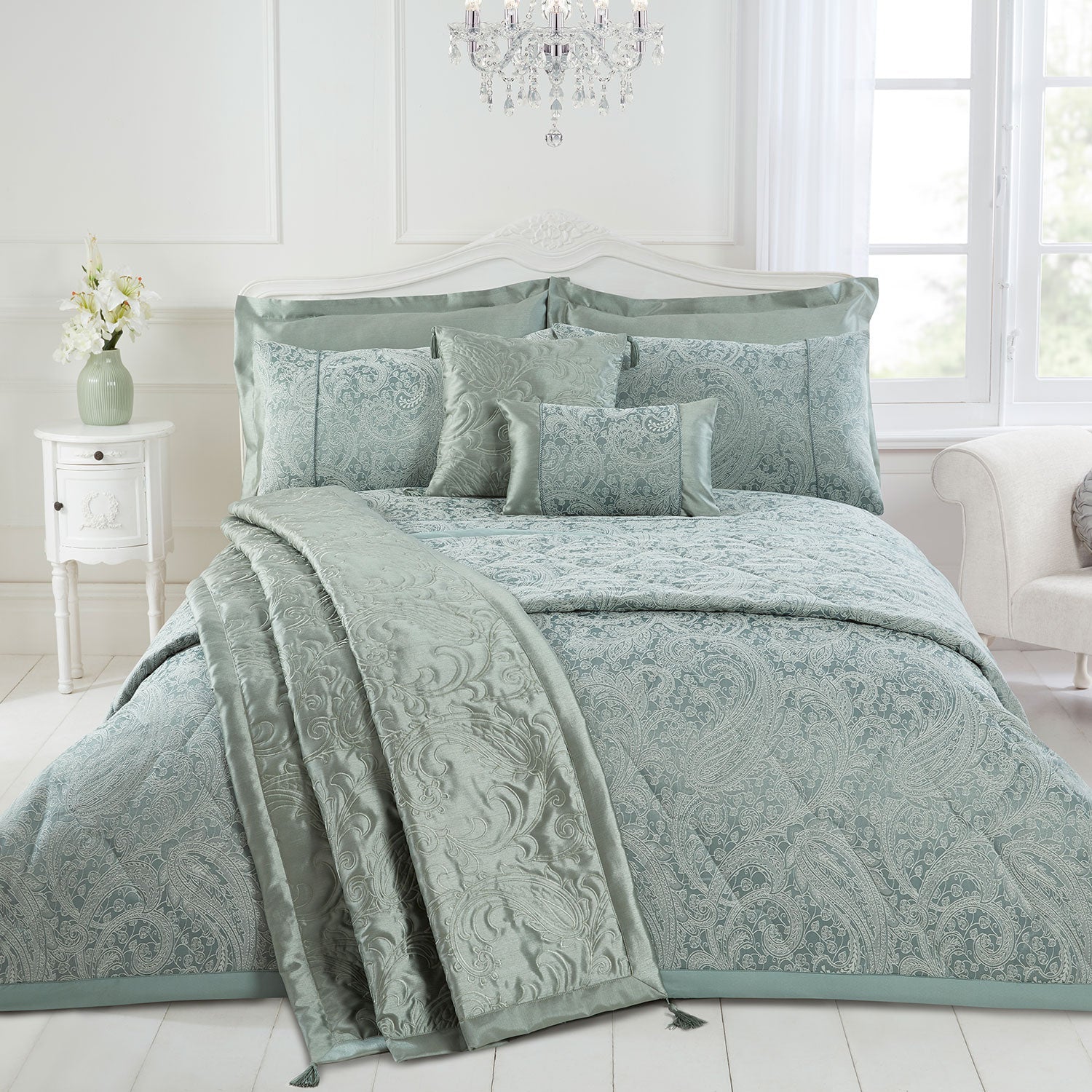 Paisley Soft Green Luxury Jacquard Throw (150cm x 200cm)