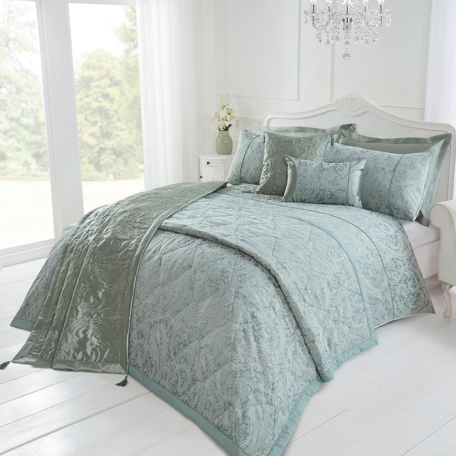 Paisley Soft Green Luxury Jacquard Throw (150cm x 200cm)
