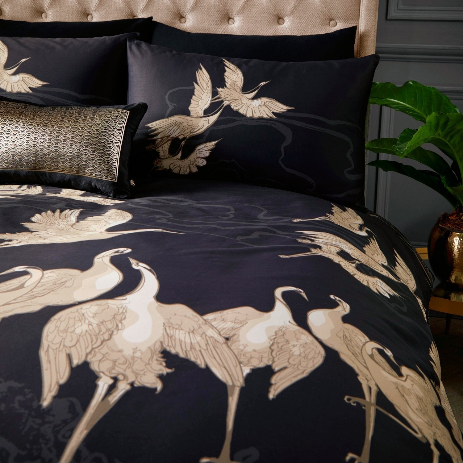 Laurence Llewelyn-Bowen Kireina Black/Gold 100% Cotton Duvet Set